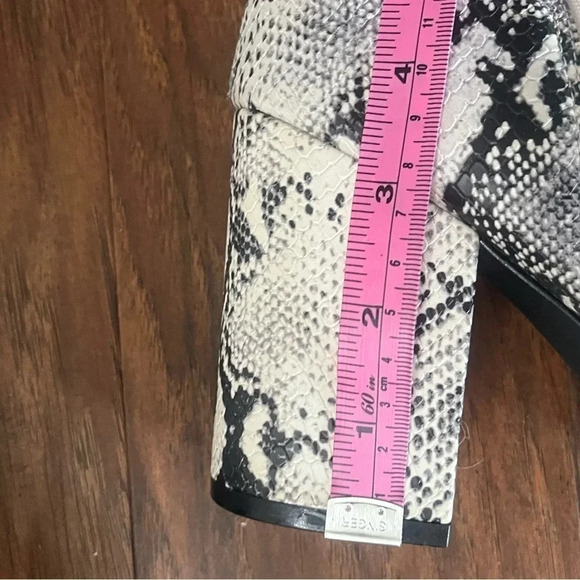 Snakeskin print boots-size 9m Steve Madden- fall fashionable - Picture 4 of 8